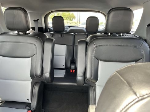 Used 2023 Ford Explorer XLT w/ Equipment Group 202A AWD/4WD image 23