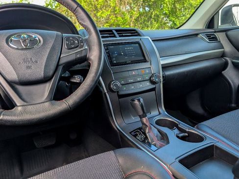 Used 2017 Toyota Camry SE w/ Moonroof Package FWD image 24
