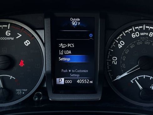 Used 2018 Toyota Tacoma TRD Sport w/ Technology Package RWD image 15