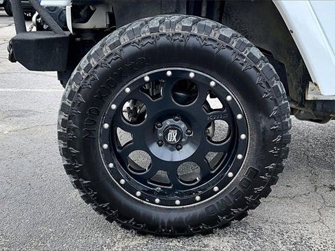 Used 2016 Jeep Wrangler Unlimited Sahara w/ Connectivity Group image 32