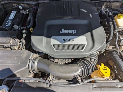 Used 2015 Jeep Wrangler Unlimited Rubicon image 22