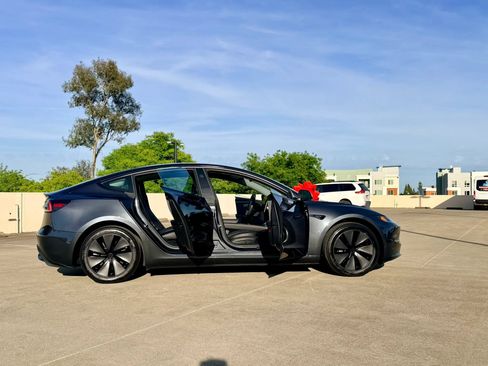 Used 2024 Tesla Model 3 Standard Range RWD image 29