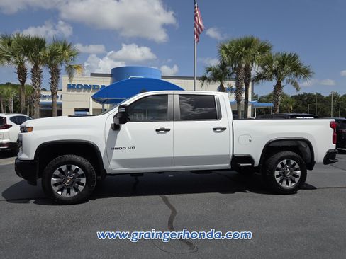 Used 2024 Chevrolet Silverado 2500 Custom w/ Custom Value Package RWD image 2