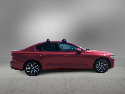 Used 2020 Volvo S60 T6 Momentum image 9