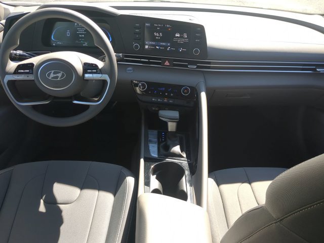 Used 2025 Hyundai Elantra Hybrid FWD image 13