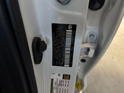 Used 2025 Toyota Corolla LE image 28