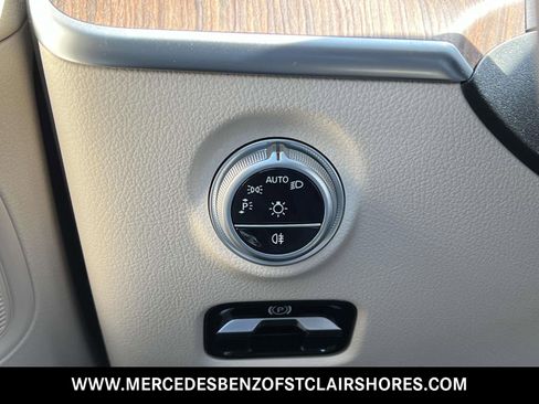 Used 2025 Mercedes-Benz C 300 4MATIC Sedan image 36