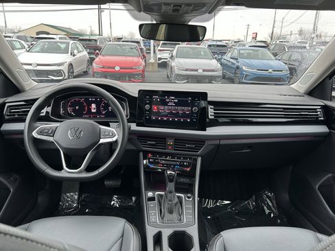 Certified 2025 Volkswagen Jetta SEL image 9