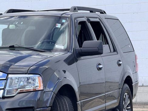 Used 2017 Ford Expedition XLT image 24