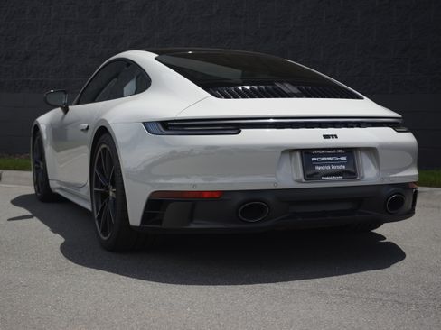 Certified 2022 Porsche 911 Carrera S RWD image 3