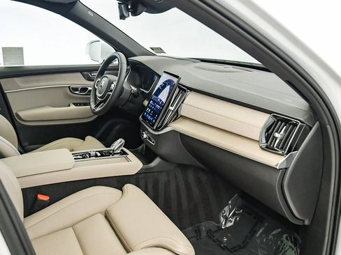 Certified 2025 Volvo XC90 B6 Ultra w/ Protection Package Premier image 14