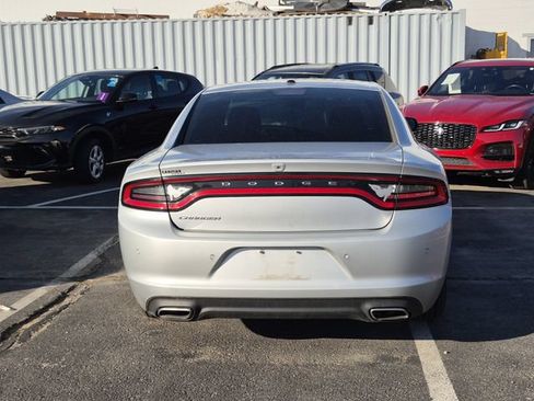 Used 2022 Dodge Charger SXT w/ Driver Convenience Group RWD image 9
