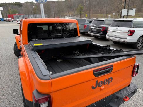 Used 2025 Jeep Gladiator Mojave w/ Safety Group image 5