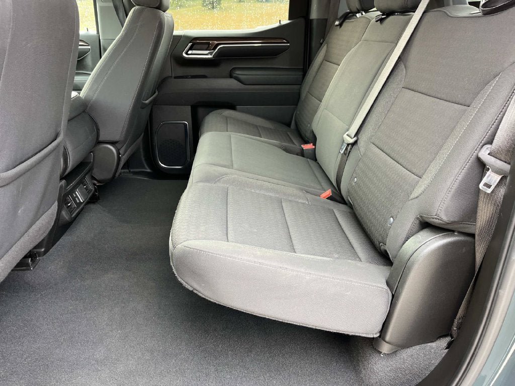 Used 2025 Chevrolet Silverado 1500 LT AWD/4WD image 19