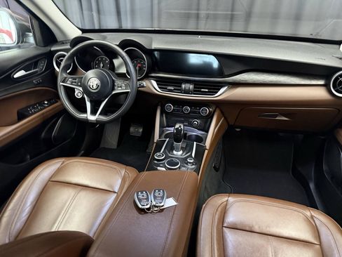 Used 2018 Alfa Romeo Stelvio AWD image 24
