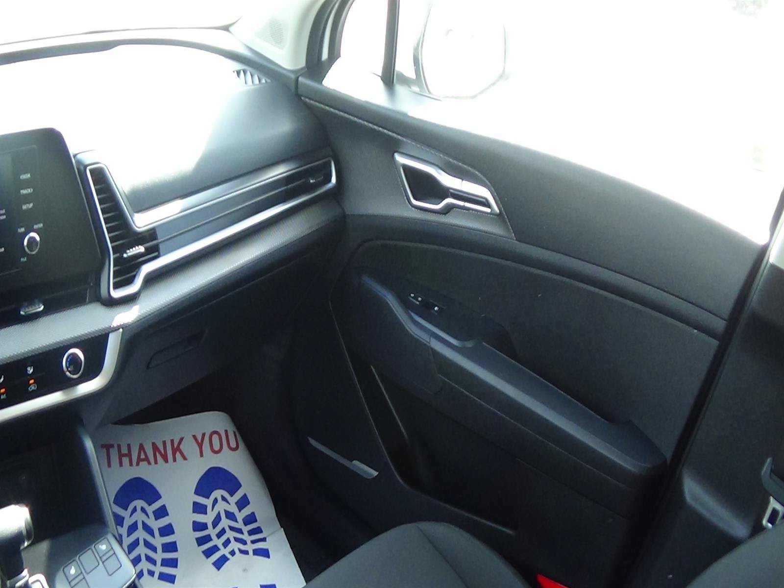 Used 2025 Kia Sportage LX AWD/4WD image 15