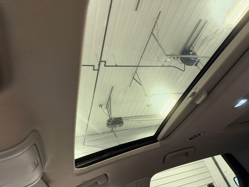 Used 2021 Buick Enclave Premium w/ Sun and Sites Package image 27