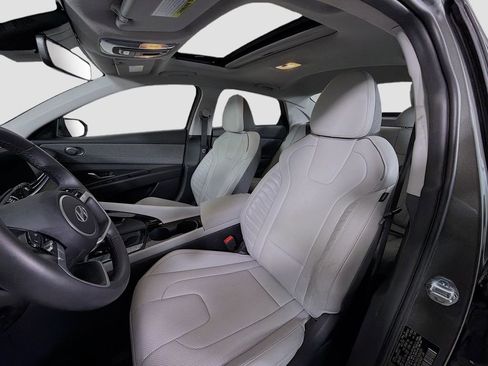 Used 2025 Hyundai Elantra Limited FWD image 13