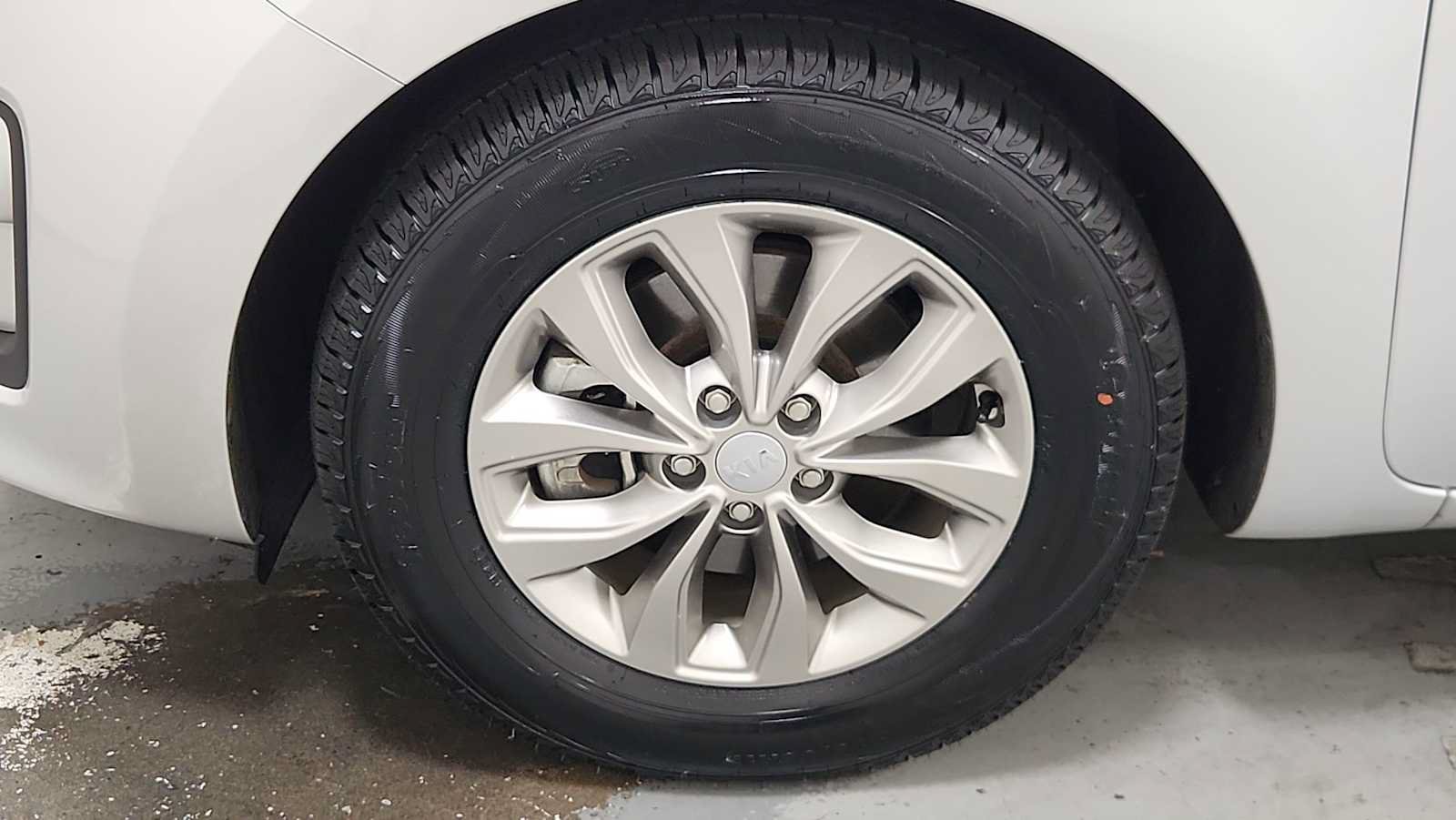 Used 2019 Kia Sedona L FWD image 10