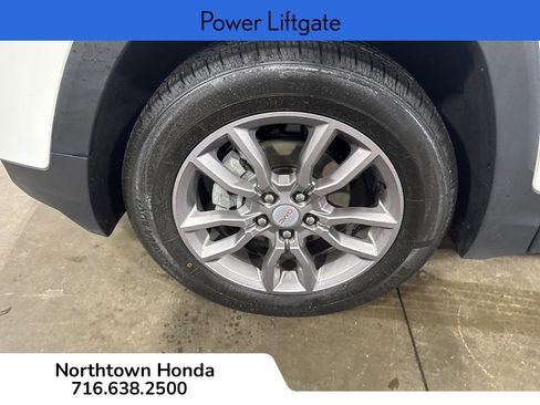 Used 2022 GMC Terrain SLT image 11