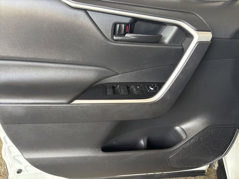 Used 2020 Toyota RAV4 LE FWD image 11