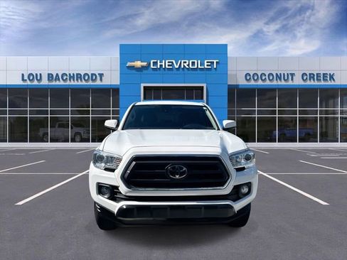 Used 2022 Toyota Tacoma SR5 w/ Technology Package RWD image 3