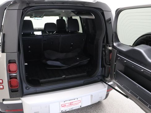 Used 2021 Land Rover Defender 110 SE AWD/4WD image 33