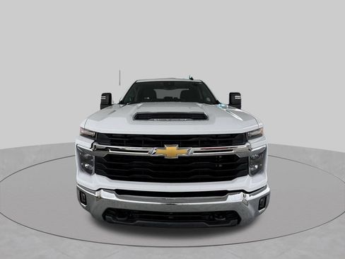 Used 2025 Chevrolet Silverado 2500 LT AWD/4WD image 3