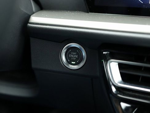 Used 2025 Chevrolet Traverse LT image 21