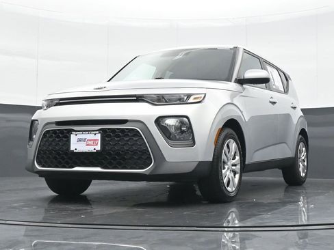 Used 2021 Kia Soul LX image 16