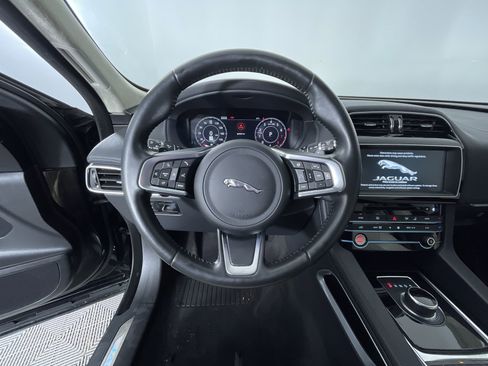 Used 2020 Jaguar F-PACE Prestige image 16
