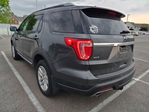 Used 2018 Ford Explorer XLT AWD/4WD image 5