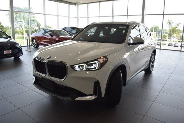 Used 2023 BMW X1 xDrive28i AWD/4WD image 3