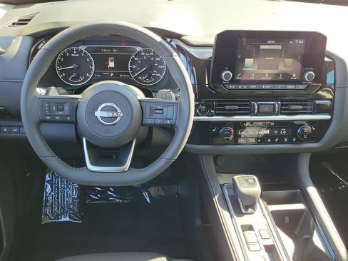 New 2025 Nissan Pathfinder SV image 5