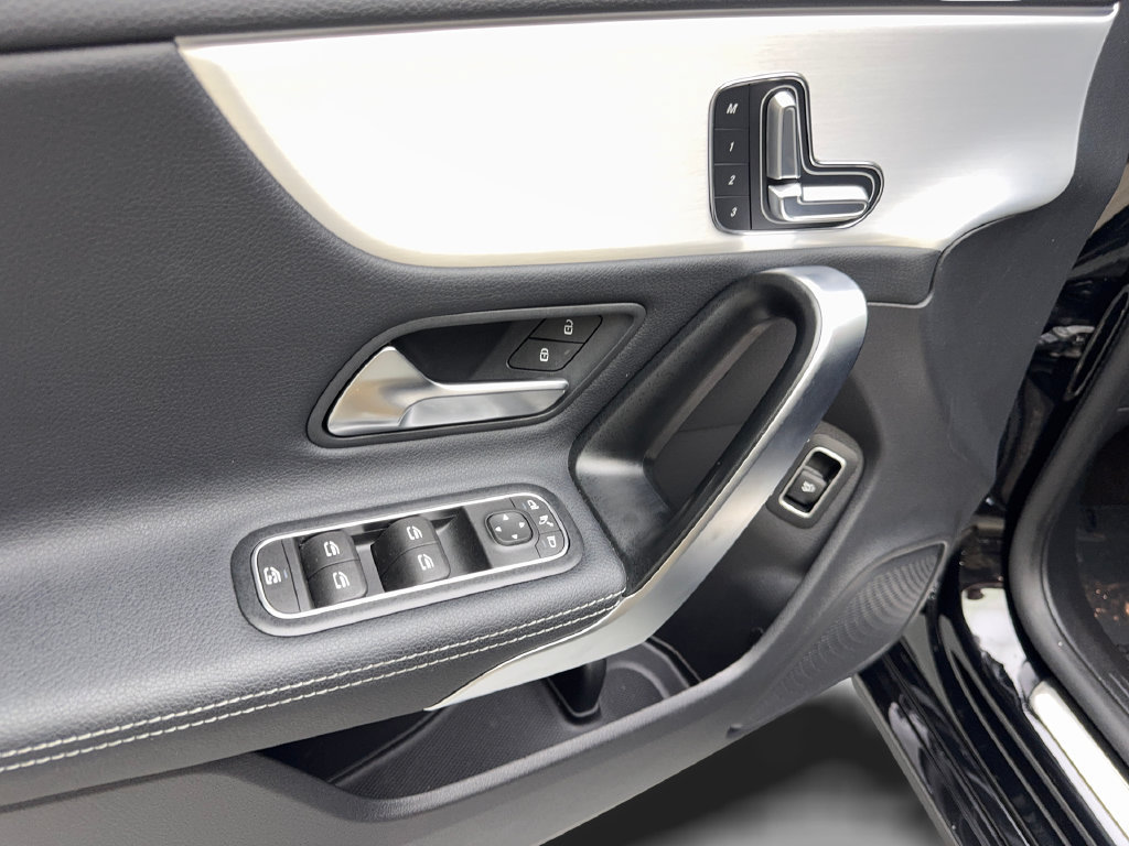 Used 2025 Mercedes-Benz CLA 250 image 32