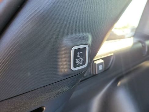 Used 2025 Jeep Grand Cherokee Limited AWD/4WD image 9