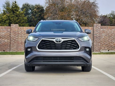 Used 2024 Toyota Highlander XSE image 2