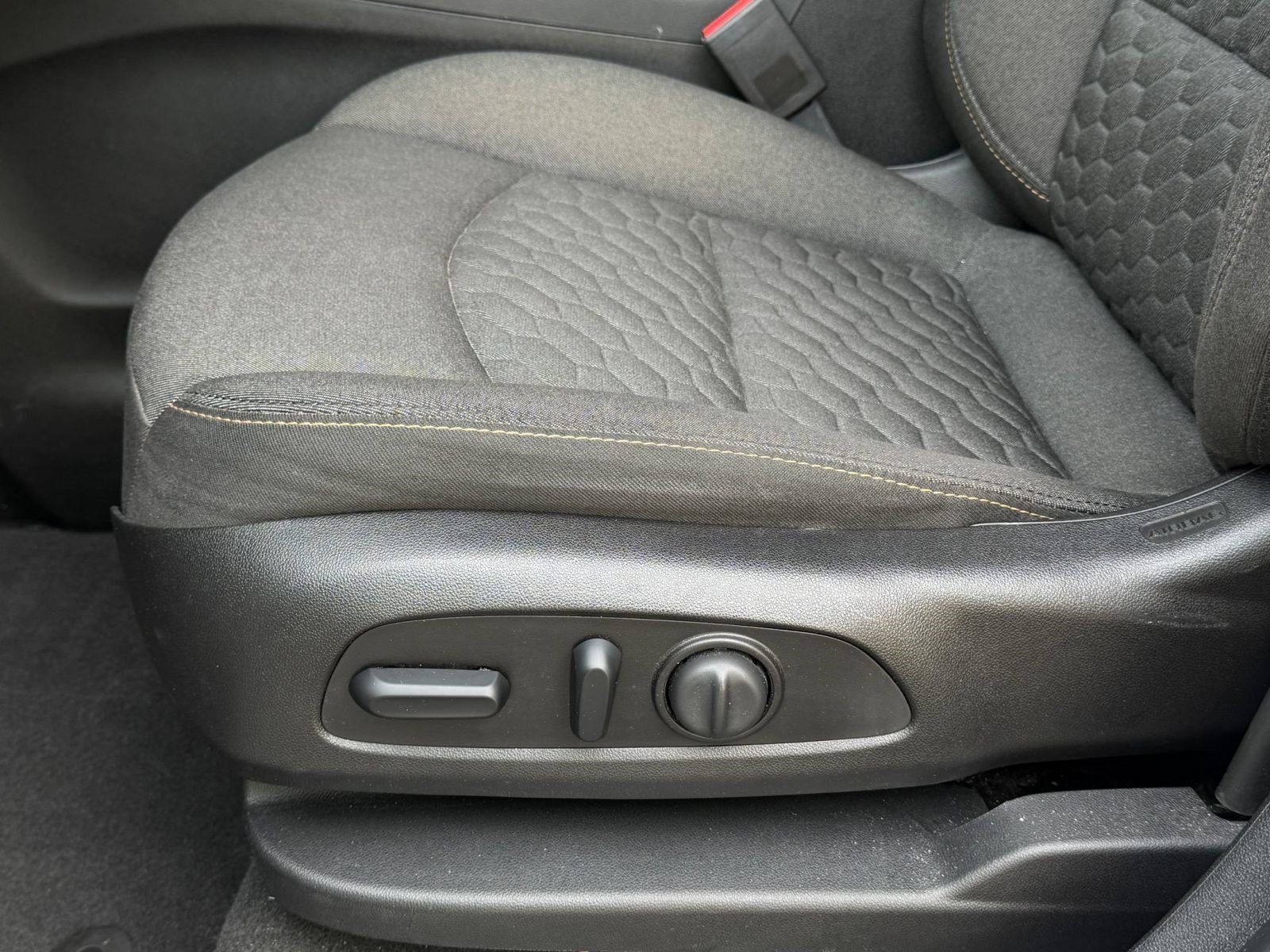 Used 2019 Chevrolet Equinox LT FWD image 15