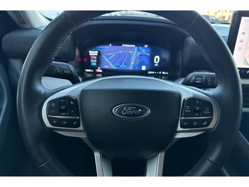 Used 2025 Ford Explorer Active image 27