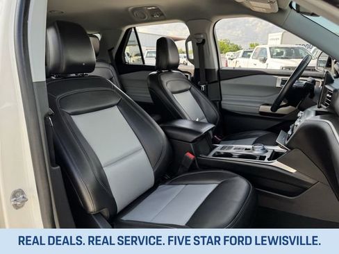 Used 2022 Ford Explorer XLT w/ Equipment Group 202A image 30