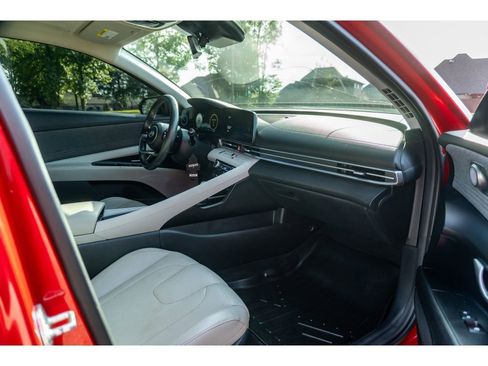 Used 2021 Hyundai Elantra Limited FWD image 18