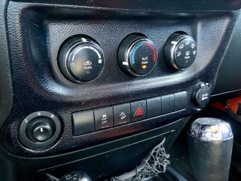 Used 2015 Jeep Wrangler Unlimited Sport w/ Quick Order Package 24S AWD/4WD image 29