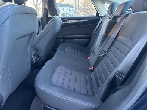 Used 2020 Ford Fusion SE image 18