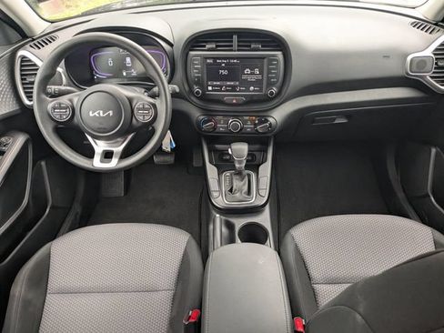 Certified 2025 Kia Soul LX w/ LX Technology Package FWD image 15