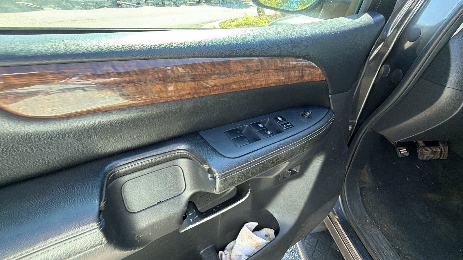 Used 2010 Nissan Armada Titanium AWD/4WD image 15