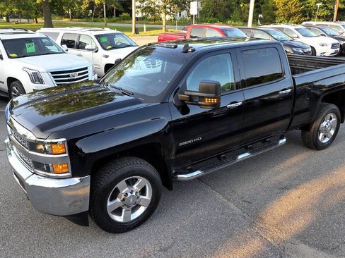 Used 2019 Chevrolet Silverado 2500 W/T w/ Snow Plow Prep Package AWD/4WD image 4