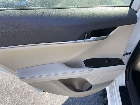 Used 2020 Toyota Camry XLE image 22