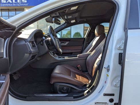 Used 2017 Jaguar XF R-Sport image 12