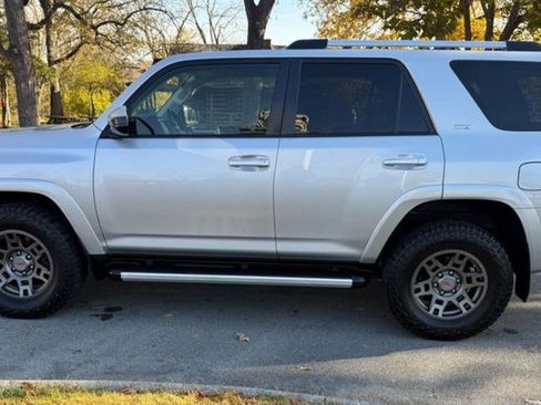 Used 2019 Toyota 4Runner SR5 image 10
