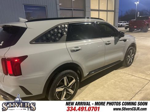 Used 2022 Kia Sorento EX w/ Panoramic Sunroof Package image 7